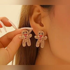 NEW Pair of Earrings. Cute Christmas Earrings. Gingerbread man earrings.